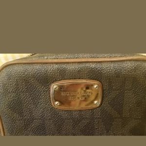 Micheal kors crossbody bag